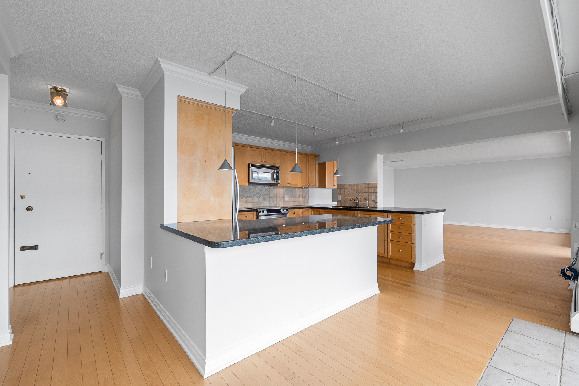 #203 – 150 24th Street